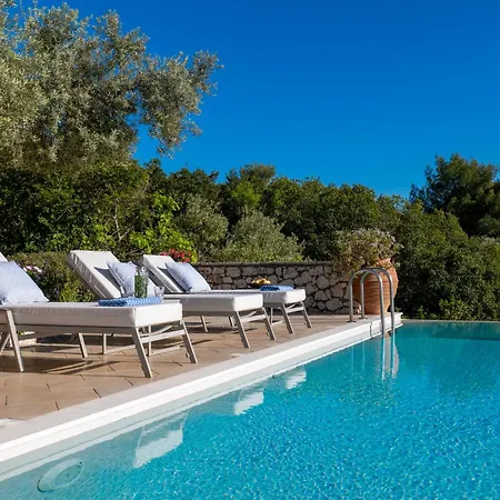 Artblue Villa *